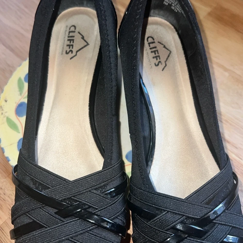 Life Stride Black Leather Loafers with Silver Chain Accent